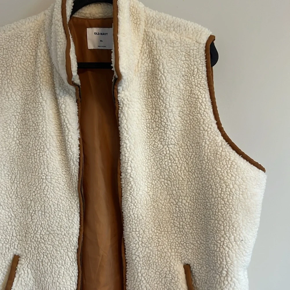 Old Navy Sherpa Vest - Picture 2 of 7